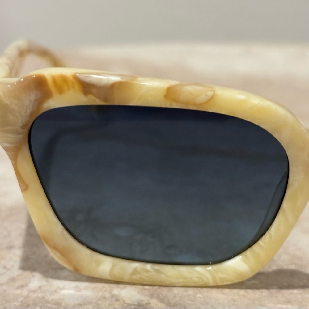 Wolfspout Linen Meringue Rectangular Shaped Sungl… - image 3